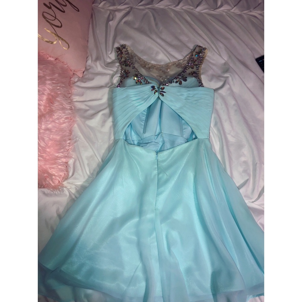 Formal Dress - Picture 3 of 5